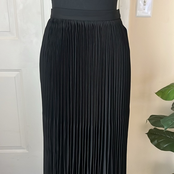 CLANE Black Pleated Midi Skirt Size XS - Picture 7 of 13